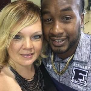 Meet your Posher, Dee